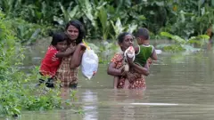 දිස්ත්‍රික් 17ක පුද්ගලයන් 23,638කට අයහපත් කාලගුණයෙන් පීඩා...මරණ 15ක්.