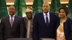 ኣምባሳደር ሬድዋን ሑሴንን ኣቶ ጌታቸው ረዳን ወከልቲ መንግስታት ፈደራልን ትግራይን ብምኻን ነቲ ስምምዕ ፈሪሞም