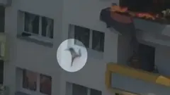 شاهد كيف نجا طفلان بأعجوبة بعد سقوطهما من الطابق الثالث