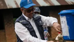 Le directeur général de l'OMS Tedros Adhanom Ghebreyesus dans un centre de traitement anti Ebola