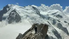 KF在法國沙木尼攀登科斯米克山脊