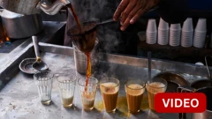 உலக தேநீர் தினம்: இந்தியாவுக்குள் தேநீர் எப்படி வந்தது தெரியுமா?