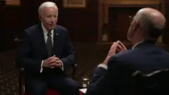 АҚШ собиқ президенти Жо Байден ВВС мухбири Ник Робинсонга интервью бермоқда