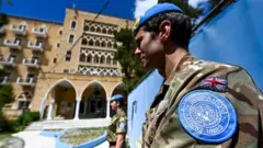 Miembros de la Fuerza de Naciones Unidas para el Mantenimiento de la Paz.