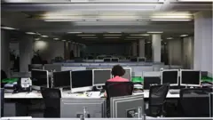 Pesquisa com 20 mil profissionais em 11 países concluiu que 85% dos chefes consideram que mudança para trabalho híbrido dificultou confiança na produtividade dos empregados.
