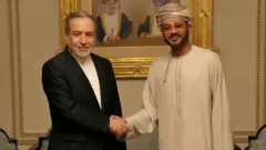 ईरान के साथ अमेरिका-इसराइल की जंग शुरू होने से पहले छह फ़रवरी 2026 को ईरान के विदेश मंत्री अब्बास अराग़ची ने मस्कट में ओमान के विदेश मंत्री सैयद बद्र हमाद अल बुसैदी से मुलाक़ात की थी. जंग से पहले ओमान मध्यस्थता कर रहा था