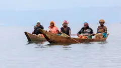 Nyiranizeyimana Mariana na bagenzi be mu kiyaga cya Kivu