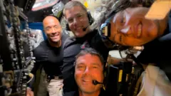 Jeremy Hansen, Christina Koch, Reid Wiseman y Victor Glover dentro de Orión