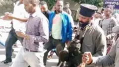 Nama huccuu amantaa uffatuufi andaqqoon gurraachi itti rarraafame