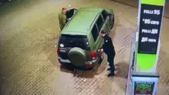 Автомобиль на заправке