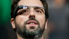 Cofundador do Google, Sergey Brin, com seu Google Glass