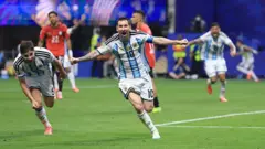 Messi celebrando um gol contra o Egito