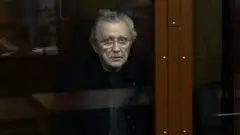 Илья Трабер в Басманном суде Москвы, куда он был доставлен из Петербурга