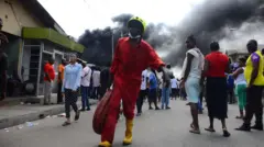 Aworan panapana to gbe ọpa omi dani, pẹlu awọn ero to n woran nibi ti eefin ina ti n ṣẹyọ