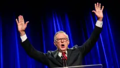 Альбанезе обращается к сторонникам после победы на выборах