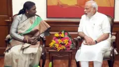 द्रौपदी मुर्मू आणि नरेंद्र मोदी