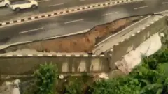 हाईवे टूटा