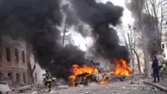 حمله روسیه به شهر سومی اوکراین با موشک بالستیک؛ دستکم ۳۲ نفر از جمله چند کودک کشته شدند