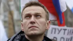 Foto of Navalny wia dem dey treat am for di Charite hospital in Berlin