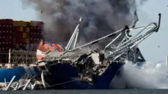 બાલ્ટીમોર પુલ હાદસા પછી ક્રૂ મેમ્બર્સ હાલમાં પણ જહાજ પર જ છે