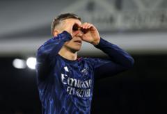 Arsenaal Piriimer Liigii dursuu, kubbaa bakka dhaabbatee ka'urraa lakkoofsisuu itti fufeera