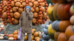 বাজারে মিষ্টিকুমড়া