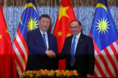 တရုတ်သမ္မတ ရှီကျင်ပင်းနဲ့ မလေးရှား ဝန်ကြီးချုပ် အန်နဝါ အီဘရာဟင်