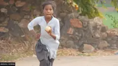 ဆူရှီလာ မီနာရဲ့ ခရစ်ကတ်ဘောလုံးပစ်တဲ့အသွင်က အွန်လိုင်းပရိသတ်ကို ဖမ်းစားနိုင်ခဲ့