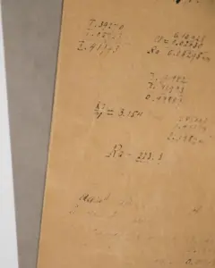 La nota de los Curie, con la letra más suelta de Pierre y la más pulcra de Marie