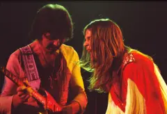Ozzy Osbourne e Tony Iommi no palco em 1970