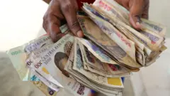 Ọwọ to ko owo Naijiria pupọ dani