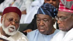 Shonekan nọ n'etiti Abubakar na Obasanjo