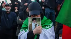 Warga Iran berduka atas wafatnya Ayatollah Ali Khamenei di Teheran.