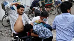 হামলায় বাম ছাত্র সংগঠনগুলোর ২০-২৫ জন নেতাকর্মী আহত হয়। তাদেরকে ঢাকা মেডিকেল কলেজের জরুরী বিভাগে সেবা দেয়া হয়।