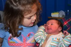 केट और जेम्स के डीएनए नतीजों से पता चला कि दोनों अलग‑अलग स्पर्म डोनरों से पैदा हुए थे