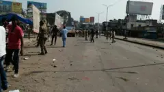 दगडफेकीनंतरची दृष्य