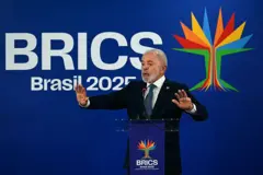 Presidente Lula discursando em reunião dos Brics