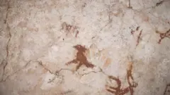 Gambar cadas atau lukisan gua tertua di dunia terlihat di Gua Metanduno.