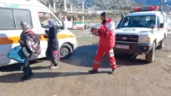 برف در مرکز و نیمه شمالی ایران؛ نجات مادر و نوزاد از دل کوه‌های رامیان گلستان