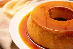 Pudim de leite condensado com calda de caramelo