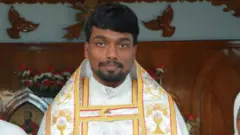 தேவாலயத்திற்கு வரும் இளம் பெண்களிடம் ஆபாசமாக பேசி நிர்வாண வீடியோ எடுத்து மிரட்டிய குமரி பாதிரியார்