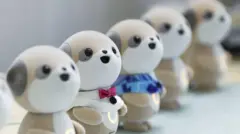 Linha de robôs Poketomo da Sharp na Ceatec, em Chiba, Japão