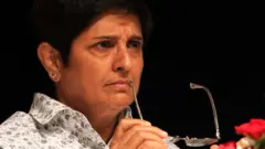 किरण बेदी यांची पुदुचेरीच्या नायब राज्यपालपदावरून काढलं