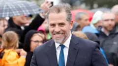 ABD Başkanı Joe Biden’ın oğlu Hunter Biden, federal gelir vergisini ödememek ve uyuşturucu kullanmasına rağmen silah sahibi olmak suçlamalarını kabul ederek savcılık makamı ile anlaşmaya vardı.