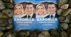 Cartaz com Marine Le Pen e Jordan Bardella