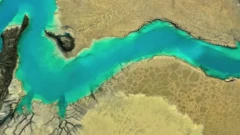 Pemandangan udara bendungan yang berisi limbah dari operasi penambangan tembaga di Chili