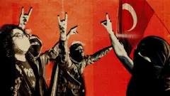 جوانانی که ۲۵ مارس در پارک ساراچخانه استانبول تظاهرات کردند