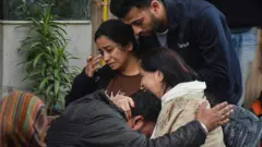 બીબીસી ગુજરાતી દિલ્હી લાલ કિલ્લા મેટ્રો સ્ટેશન કાર વિસ્ફોટ અમિત શાહ પોલીસ