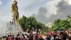 ছাত্র-জনতার অভ্যুত্থানে শেখ হাসিনা সরকারের পতন হয়