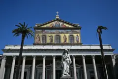 Vista da fachada abadia de São Paulo extramuros